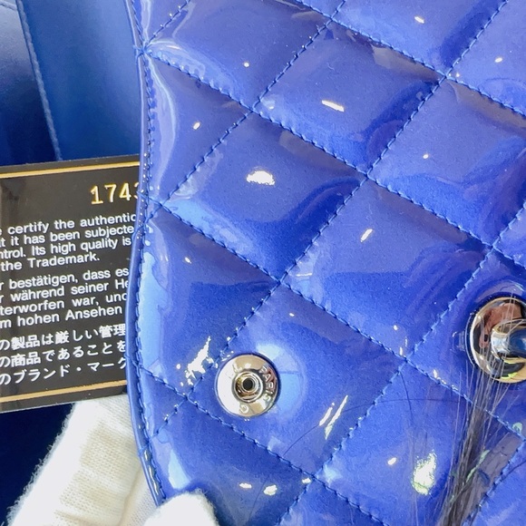 Chanel Jumbo Classic Double Flap Bag in Blue Patent Leather - Picture 11 of 11